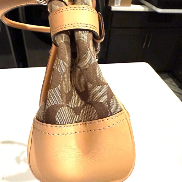 Stylish Brown and Tan Handbag - Picture 4 of 9